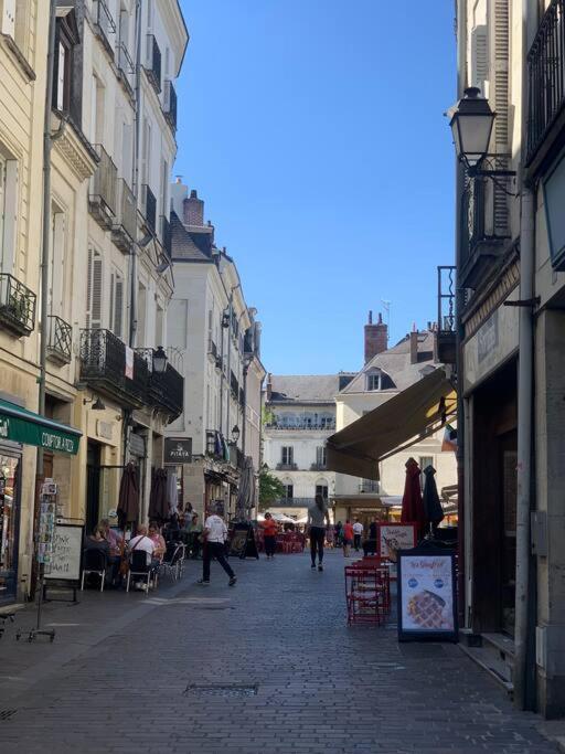 Hotel Robin Quantin In The Heart Of Old Tours Exterior photo