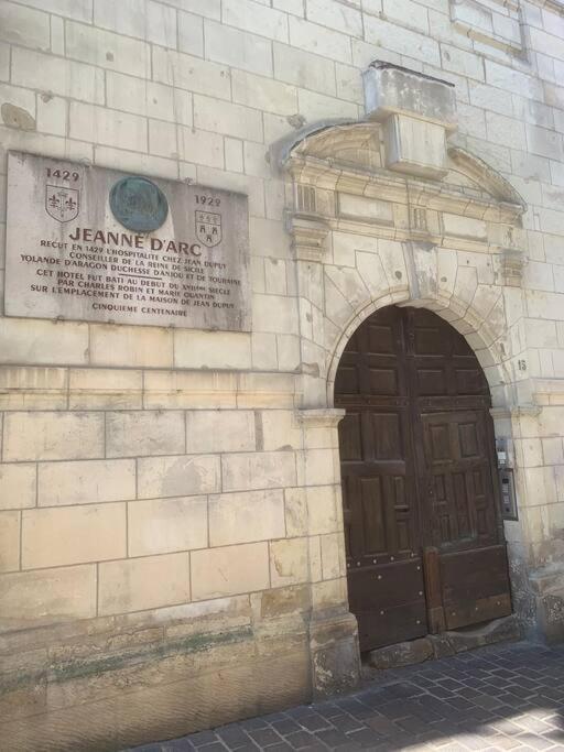 Hotel Robin Quantin In The Heart Of Old Tours Exterior photo